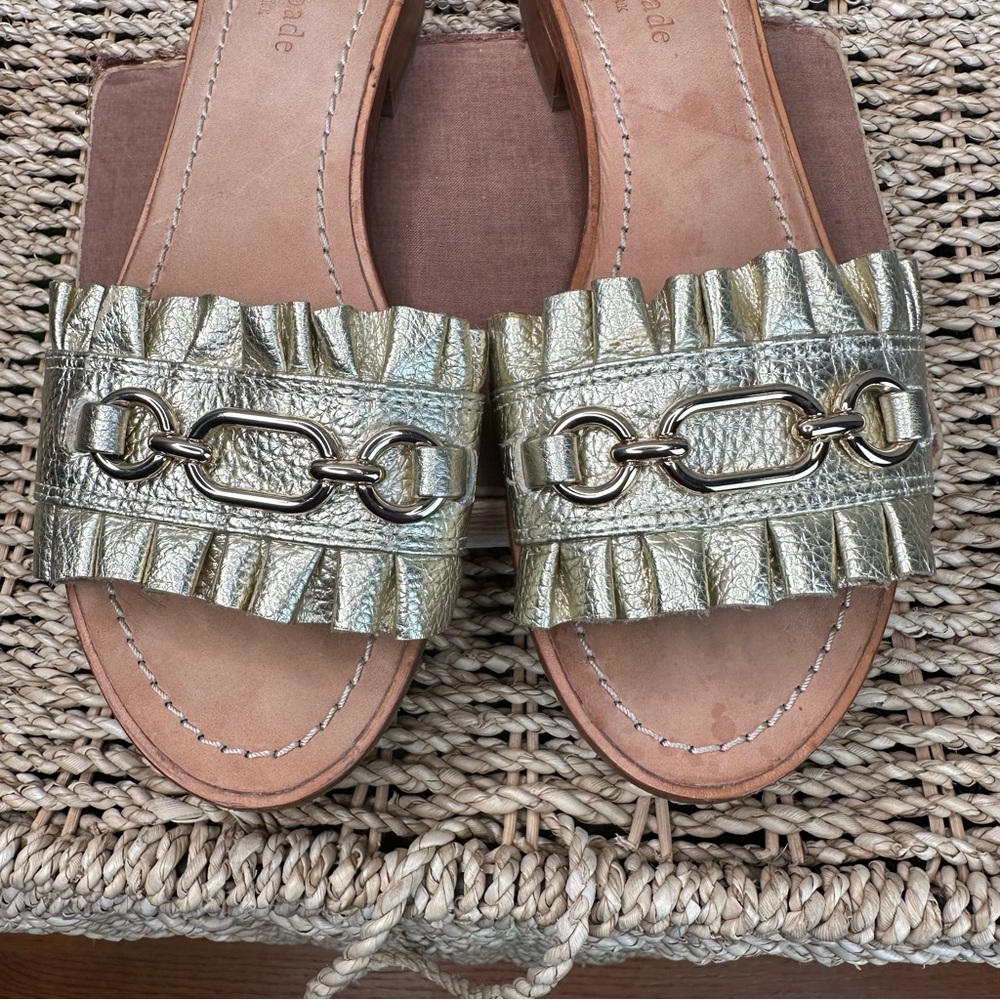 Kate Spade Ruffle Beau Leather Slide Sandal Gold Sz 8 - Picture 4 of 15